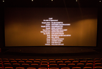 777盛世国际国际党委组织召开《长津湖》观影活动