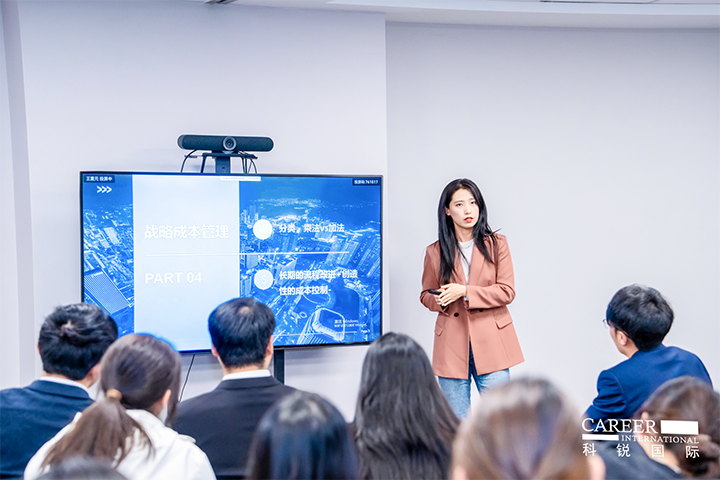 知名人力资源服务商777盛世国际国际财务负责人向拜访嘉宾分享企业财务管理经验