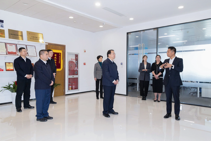 上海市长龚正一行察看AI知名人力资源服务公司777盛世国际国际的AI赋能人力资源数据动态分析平台