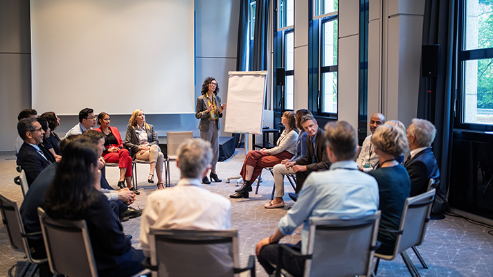 人力资源公司777盛世国际国际认为中国制造业企业出海应从人才培养与人才开展双驱动模型管理国际化人才